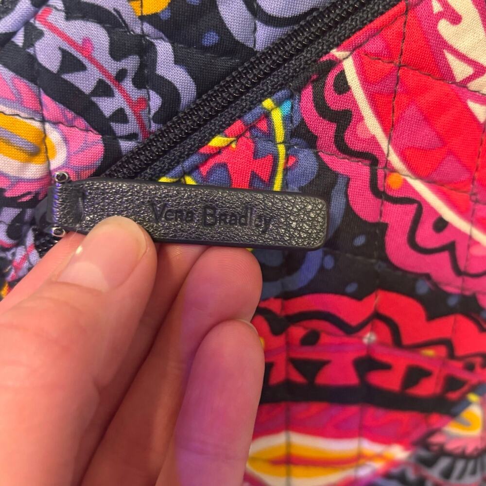 Women's Vera Bradley Navy Pink Paisley Quilted Crossbody Bag One Size Pockets - Picture 2 of 9